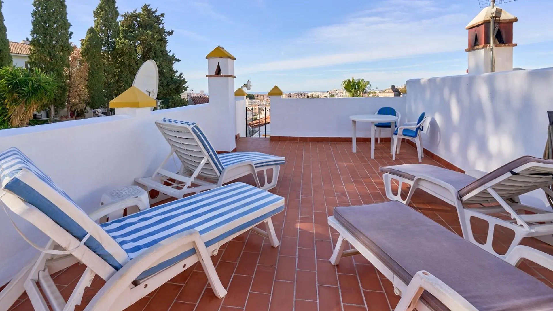 Casa Rosa Burriana Beach Nerja