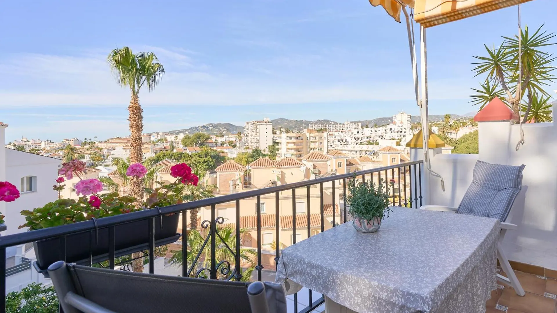 Casa Rosa Burriana Beach Nerja contacts