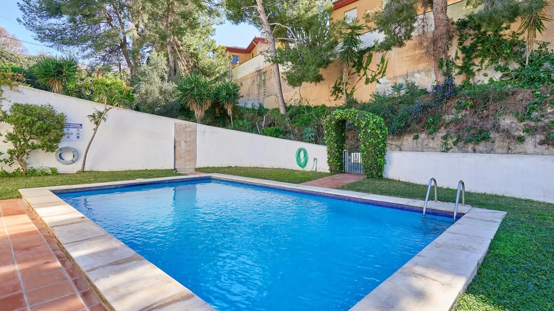Casa Rosa Burriana Beach Nerja Villa