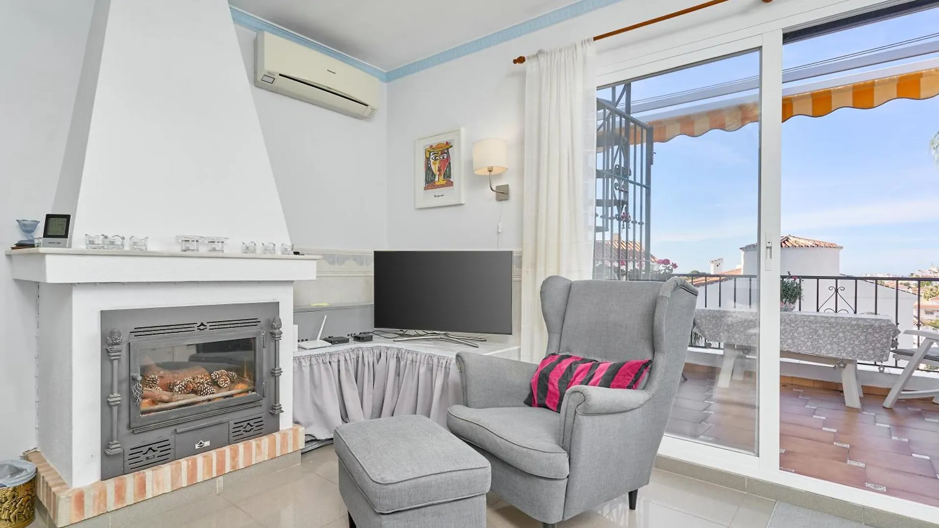 Casa Rosa Burriana Beach Nerja