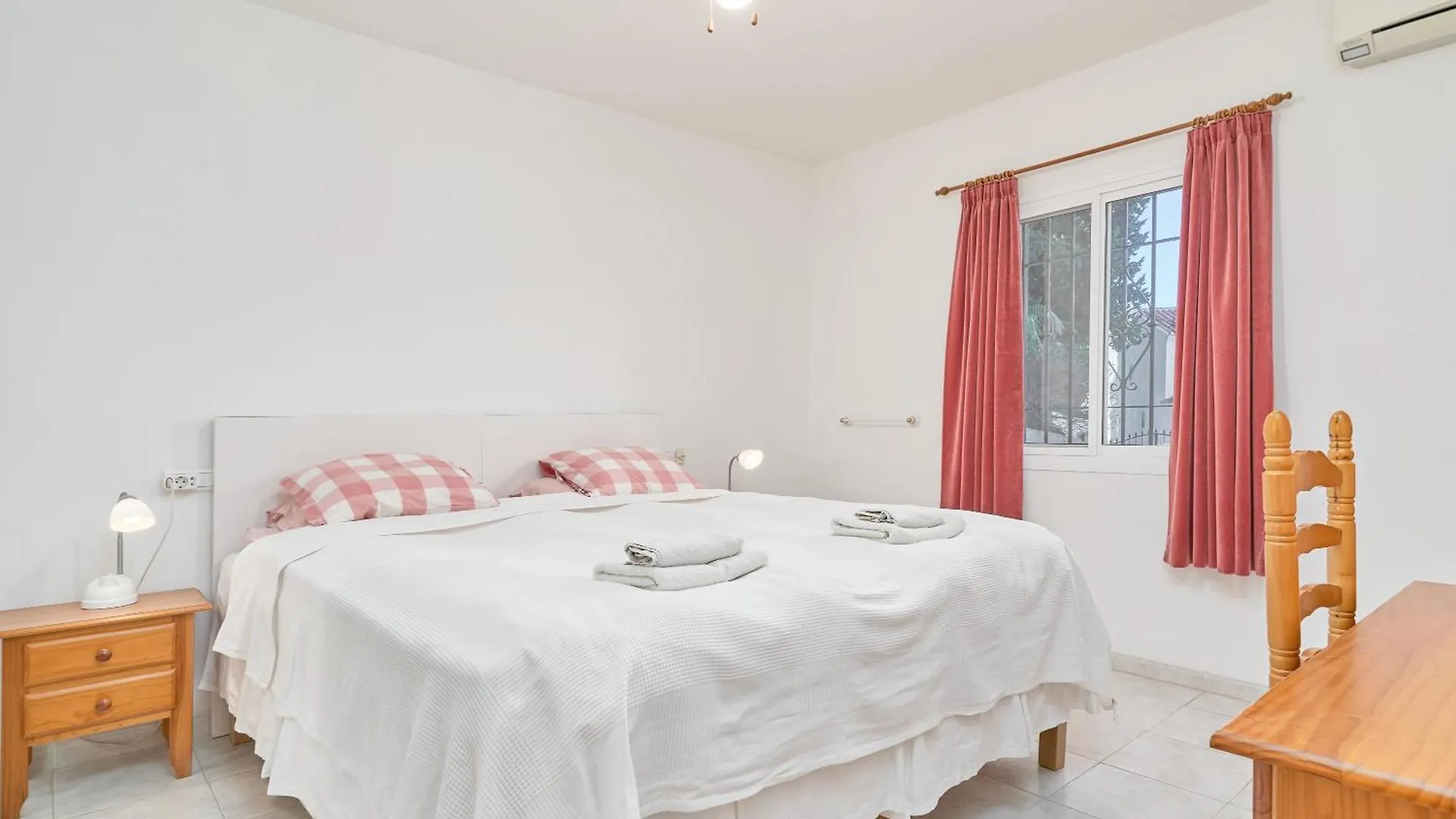 Casa Rosa Burriana Beach Nerja 0*,